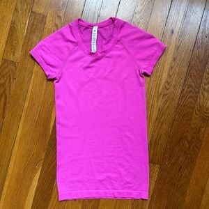 Swiftly Tech Short-Sleeve Shirt 2.0 (sonic pink)